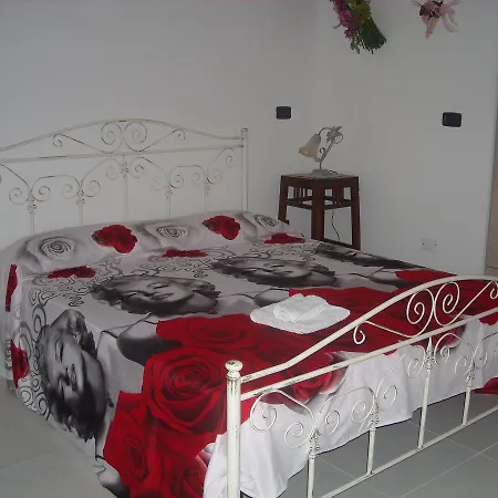 La E' Bella Bed & Breakfast *