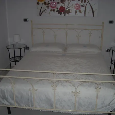 La E' Bella Bed & Breakfast *
